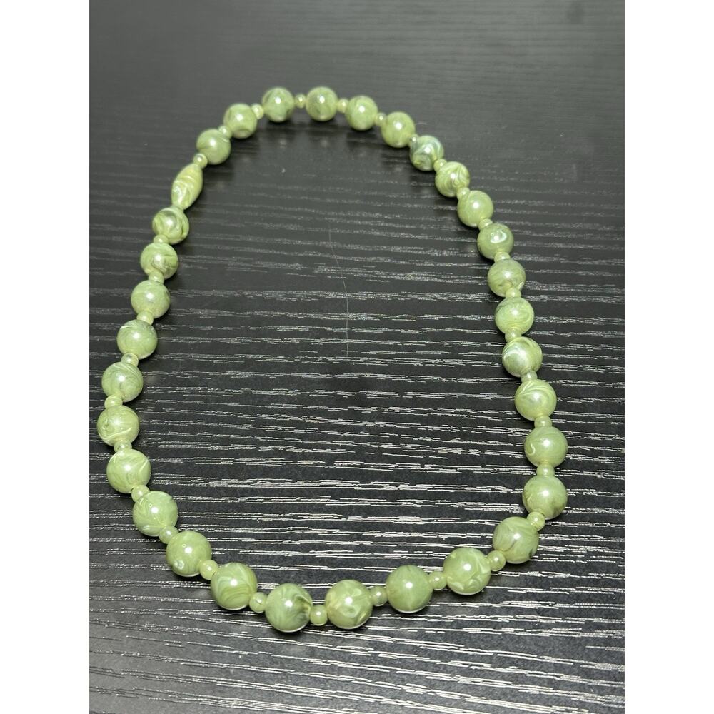 VTG Green Lucite Beaded Necklace Round 2 Sizes Bead Barrel Clasp 16.5"